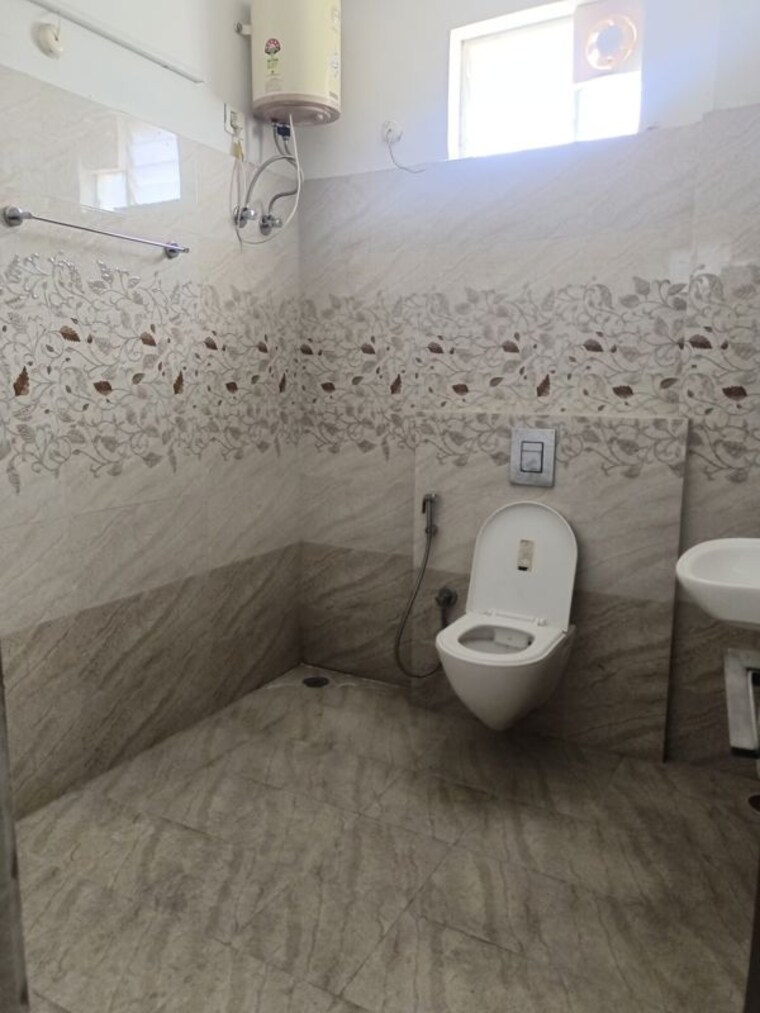 Bathroom, kingston-palace-begumpet 3 Bedroom 2650 Sq.Ft. Apartment In Begumpet Hyderabad 10765594