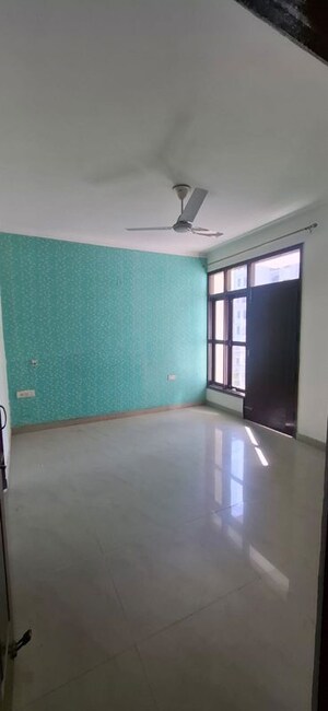 Room in 3 BHK Apartment at Nagla Road – for Rent