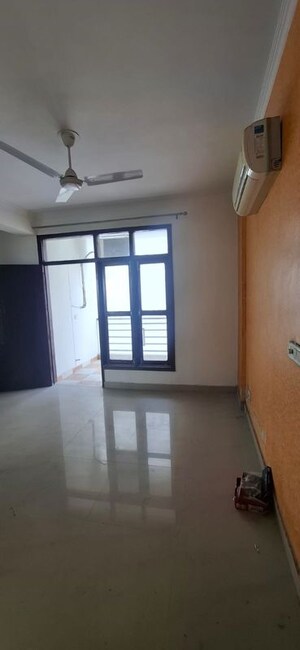 Room in 3 BHK Apartment at Nagla Road – for Rent