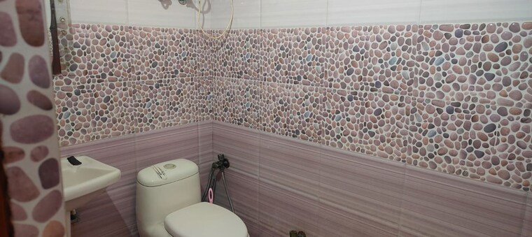 Bathroom, shipra-suncity 2 Bedroom 760 Sq.Ft. Apartment In Vaibhav Khand Ghaziabad 10768654