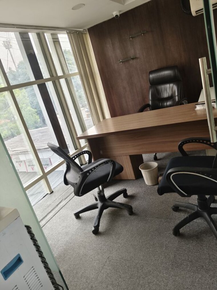 Gym, sector 3 Commercial Office Space 1000 Sq.Ft. In Sector 3 Noida 10768663