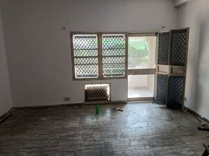 Room in 2 BHK Apartment at Shipra Suncity, Vaibhav Khand – for Rent