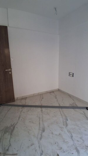 Room in 3 BHK Apartment at Laxmi Madhuvan, Malad East – for Rent