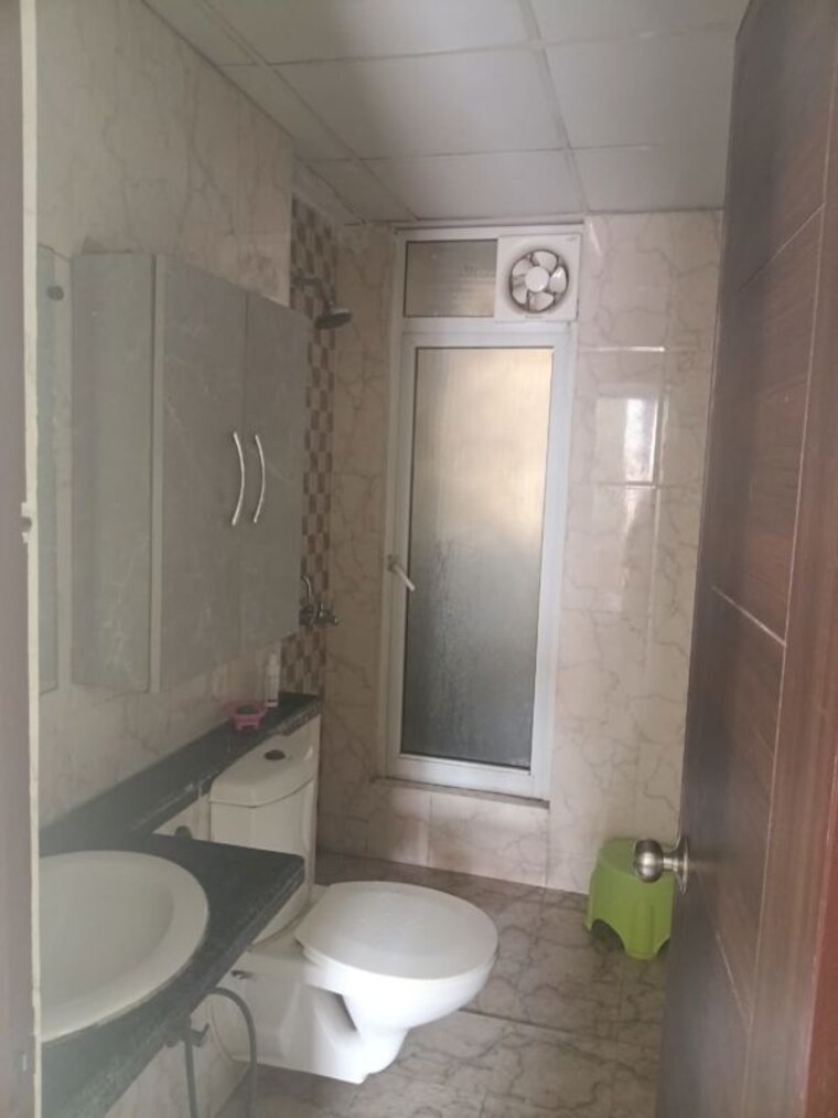 Bathroom, mahagun-mirabella 2 Bedroom 1380 Sq.Ft. Apartment In Sector 79 Noida 10768717