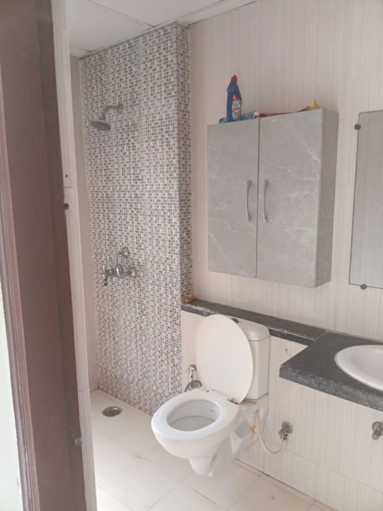 Bathroom, mahagun-mirabella 2 Bedroom 1380 Sq.Ft. Apartment In Sector 79 Noida 10768717