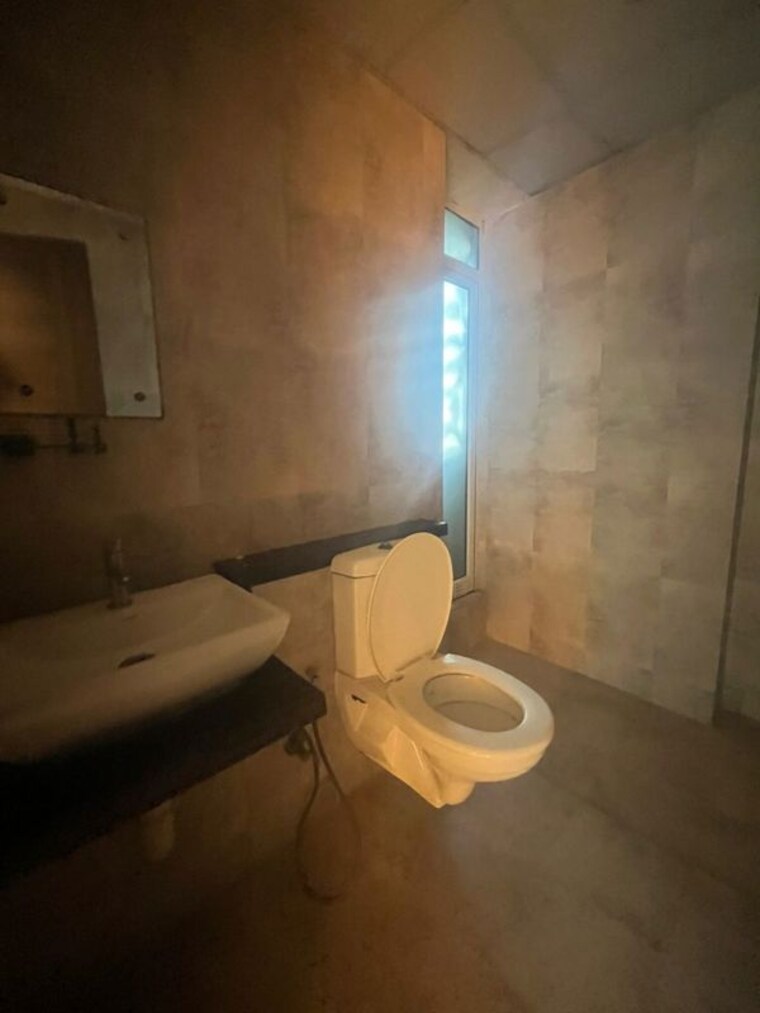 Bathroom, mahagun-mirabella 3 Bedroom 1730 Sq.Ft. Apartment In Sector 79 Noida 10768727