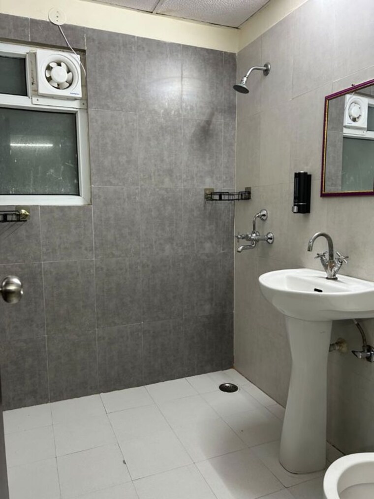 Bathroom, maxblis-white-house-ii 2.5 Bedroom 1150 Sq.Ft. Apartment In Sector 75 Noida 10768732