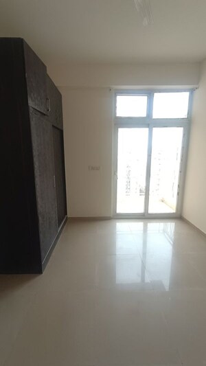 Room in 3 BHK Apartment at Mahagun Mywoods, Sector 16c Greater Noida – for Rent