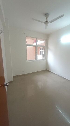 Room in 3 BHK Apartment at Mahagun Mywoods, Sector 16c Greater Noida – for Rent