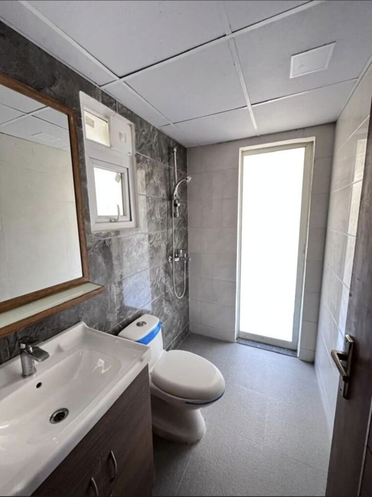 Bathroom, tulip-yellow 3 Bedroom 1704 Sq.Ft. Apartment In Sector 69 Gurgaon 10768748