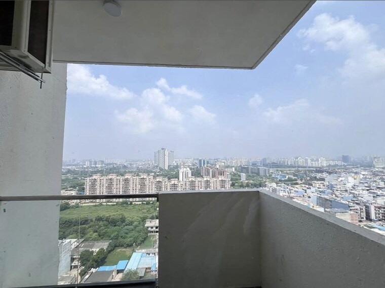 Swimming Pool, tulip-yellow 3 Bedroom 1704 Sq.Ft. Apartment In Sector 69 Gurgaon 10768748