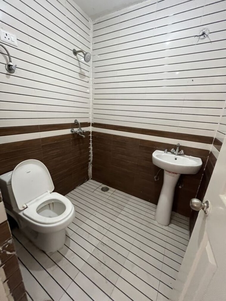 Bathroom, tdi-the-grand-retreat 3 Bedroom 834 Sq.Ft. Apartment In Sector 88 Faridabad 10768738