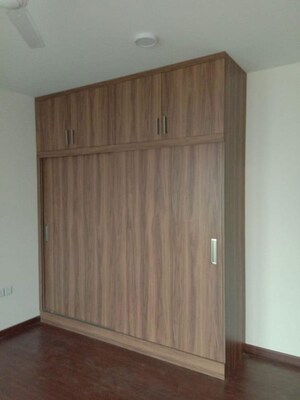 Room in 4 BHK Apartment at Tata Primanti-Tower Residences, Sector 72 – for Rent
