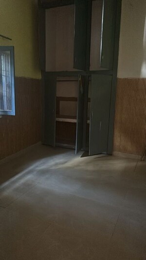 Room in 2 BHK Independent House at Turner Road – for Rent