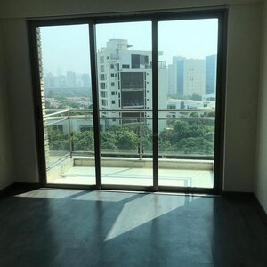 Room in 3 BHK Apartment at Tata Primanti-Tower Residences, Sector 72 – for Rent