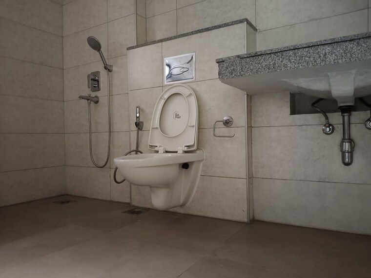 Bathroom, tata-primanti-phase-2 3 Bedroom 2185 Sq.Ft. Apartment In Sector 72 Gurgaon 10747613