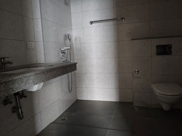 Bathroom, tata-primanti-phase-2 3 Bedroom 2185 Sq.Ft. Apartment In Sector 72 Gurgaon 10747613