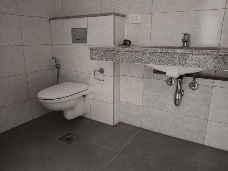 Bathroom, tata-primanti-phase-2 3 Bedroom 2185 Sq.Ft. Apartment In Sector 72 Gurgaon 10747613