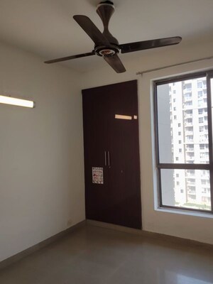 Room in 3 BHK Apartment at Unitech Uniworld Gardens 2, Sector 47 – for Rent