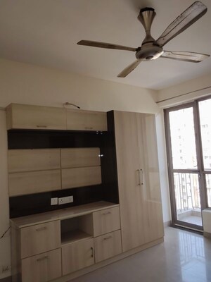 Room in 3 BHK Apartment at Unitech Uniworld Gardens 2, Sector 47 – for Rent