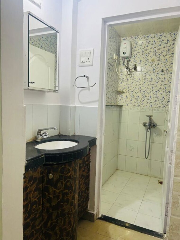Bathroom, mountain-breeze 1 Bedroom 315 Sq.Ft. Apartment In Powai Mumbai 10768798