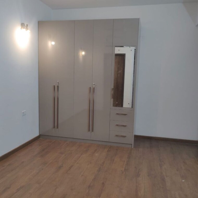 Room, dlf-the-ultima 3.5 Bedroom 1920 Sq.Ft. Apartment In Sector 81 Gurgaon 10768871
