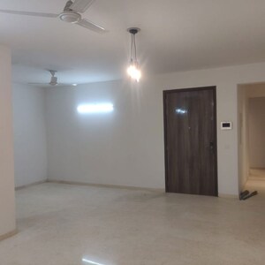 Room in 3.5 BHK Apartment at DLF The Ultima, Sector 81 – for Rent