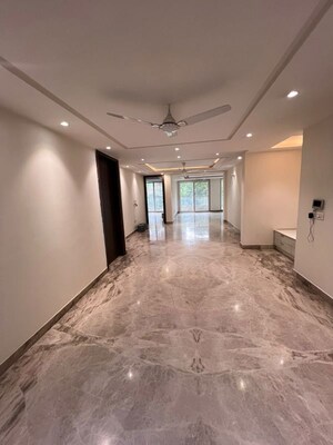 Room in 3 BHK Builder Floor at Sushant Lok I – for Rent