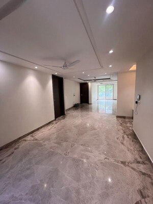 Room in 3 BHK Builder Floor at Sushant Lok I – for Rent