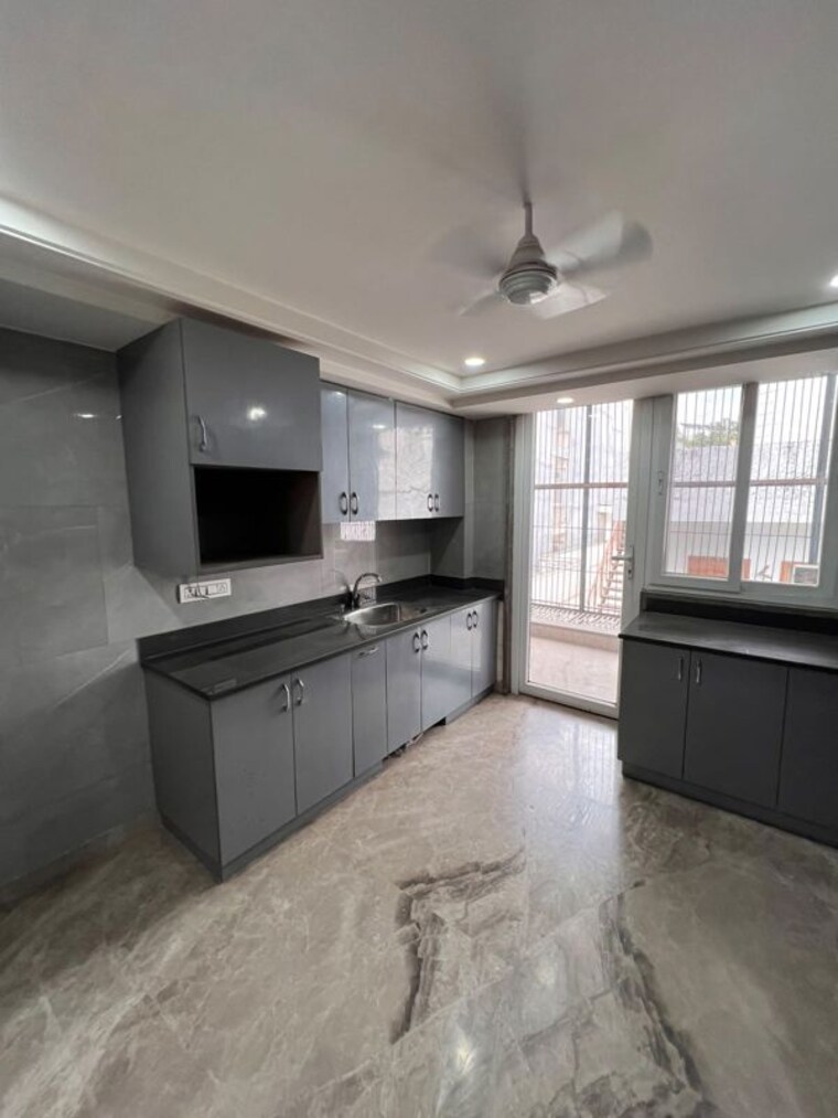 Kitchen, sushant lok i 3 Bedroom 301 Sq.Yd. Builder Floor In Sushant Lok I Gurgaon 10768869