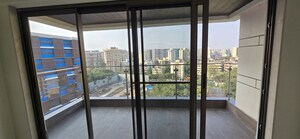 Room in 4 BHK Apartment at Hubtown Seasons, Chembur – for Rent
