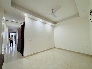 Room in 4 BHK Builder Floor at Saket – for Rent