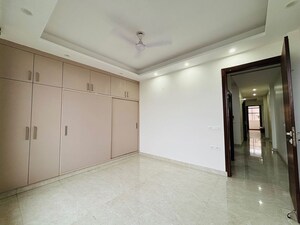 Room in 4 BHK Builder Floor at Saket – for Rent