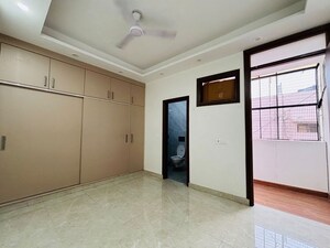 Room in 4 BHK Builder Floor at Saket – for Rent