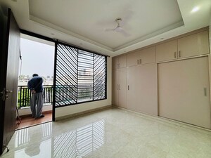 Room in 4 BHK Builder Floor at Saket – for Rent