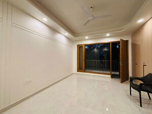 Room in 4 BHK Builder Floor at Saket – for Rent