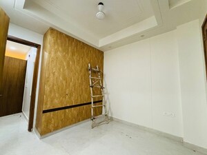 Room in 4 BHK Builder Floor at Saket – for Rent