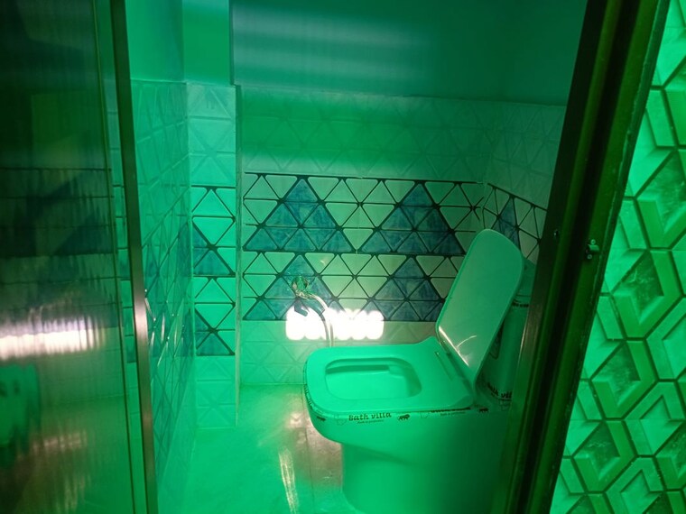 Bathroom, govindpuri 3 Bedroom 107 Sq.Yd. Villa In Govindpuri Ghaziabad 10768916