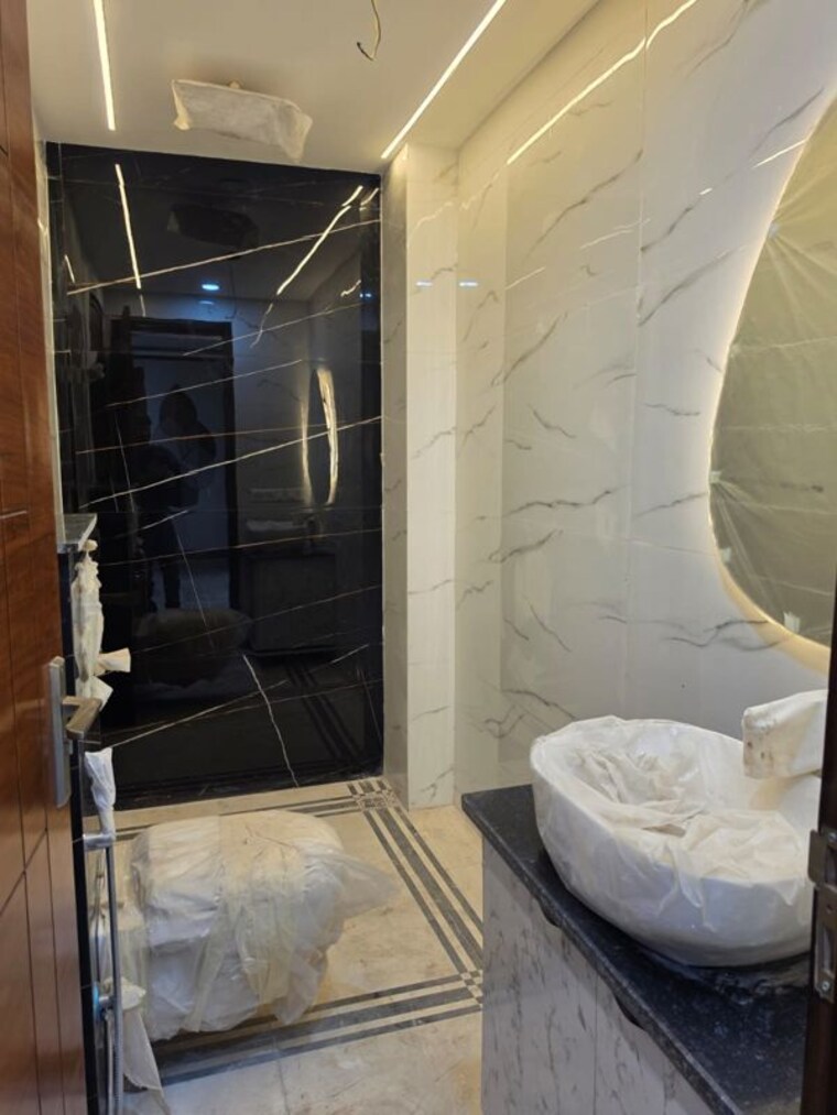 Bathroom, bptp-district 3 Bedroom 180 Sq.Yd. Builder Floor In Sector 81 Faridabad 10768925