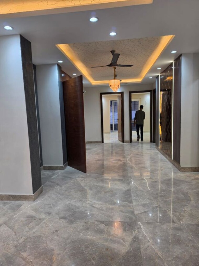 Room, bptp-district 3 Bedroom 180 Sq.Yd. Builder Floor In Sector 81 Faridabad 10768925
