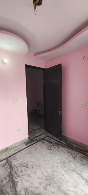Room in 2 BHK Builder Floor at Dwarka Mor – for Rent