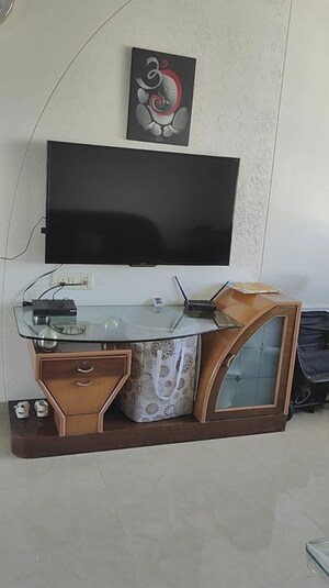 Room in 3 BHK Apartment at Parel – for Sale