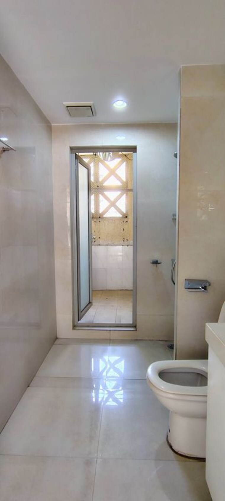 Bathroom, hiranandavi-rodas-enclave-rosehill 3 Bedroom 1258 Sq.Ft. Apartment In Patlipada Thane 10769006