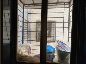 Room in 2 BHK Apartment at Goregaon East – for Rent