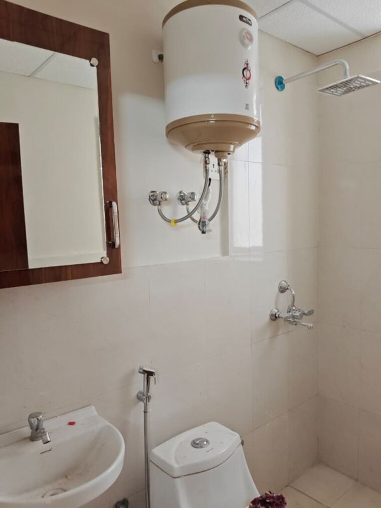 Bathroom, pyramid-infinity 2.5 Bedroom 720 Sq.Ft. Apartment In Sector 70 Gurgaon 10769041