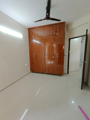 Room in 2.5 BHK Apartment at Pyramid Infinity, Sector 70 – for Rent