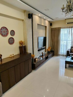 Hall in 2 BHK Apartment at Khar West – for Rent