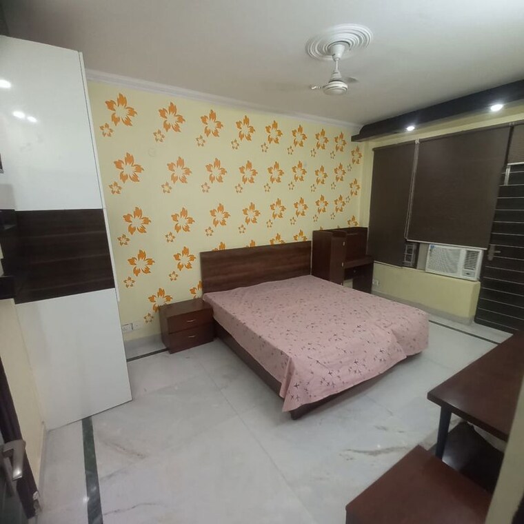 Team Area, uppal-southend 3 Bedroom 1800 Sq.Ft. Builder Floor In Sector 49 Gurgaon 10769084