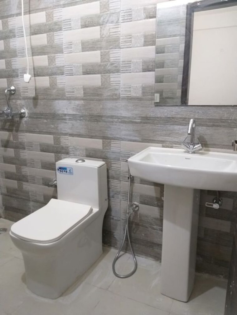 Bathroom, singla-south-city 1 Bedroom 700 Sq.Ft. Apartment In Lohgarh Zirakpur 10769101