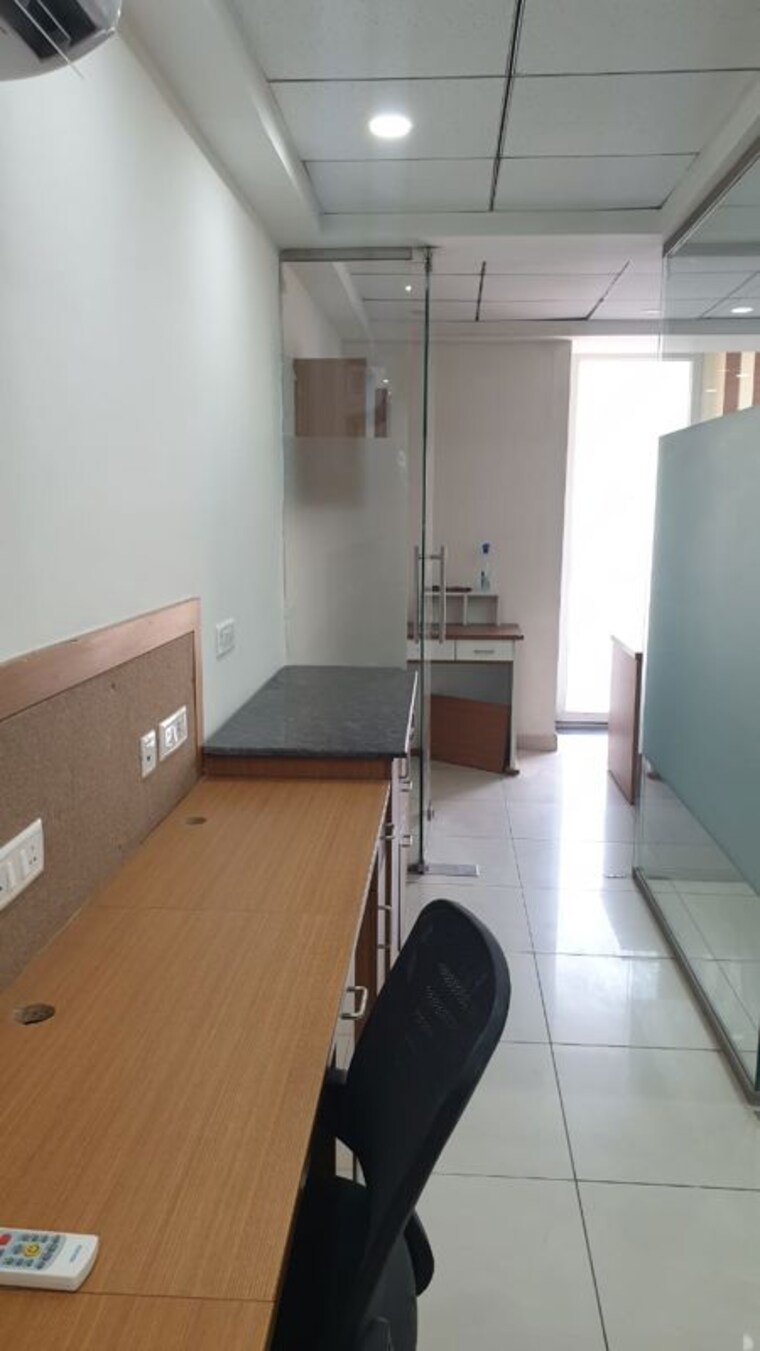 Kitchen, chandigarh-citi-center Commercial Office Space 500 Sq.Ft. In Vip Road Zirakpur 10769116